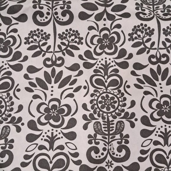 IKEA AKERKULLA Gray/White Floral Euro Pillow Cover Sham 26"x 26” - Picture 5 of 7